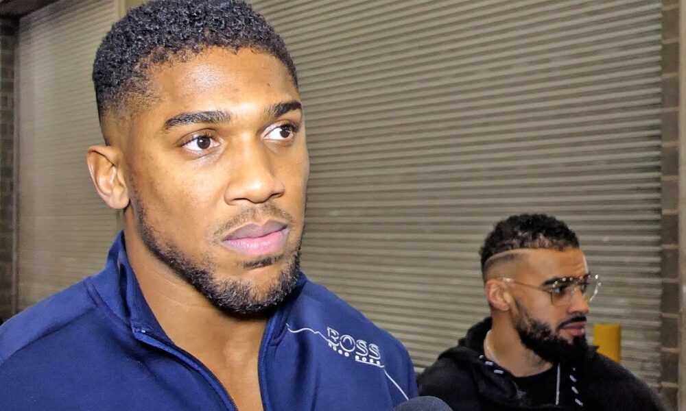 'BIG UP USYK, GOING THROUGH A LOT' - ANTHONY JOSHUA shows respect (w/ Chisora, Berto)