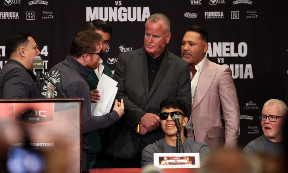 “He tried to steal money and made a hole”: Canelo on De La Hoya