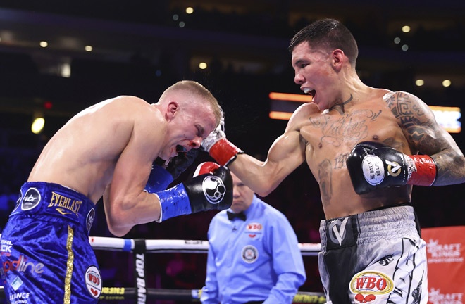 Valdez secured the WBO interim super featherweight title Photo Credit: Mikey Williams/Top Rank