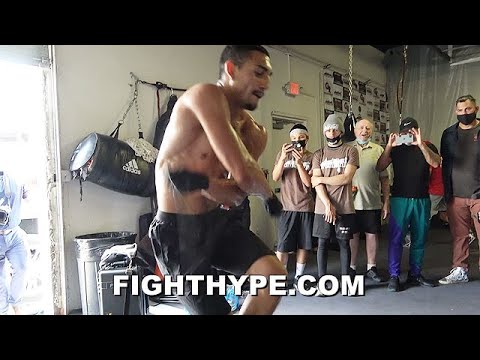 TEOFIMO LOPEZ INCREDIBLE JUMP ROPE SKILLS; REMIXES MAYWEATHER WITH ROBERTO DURAN STYLE