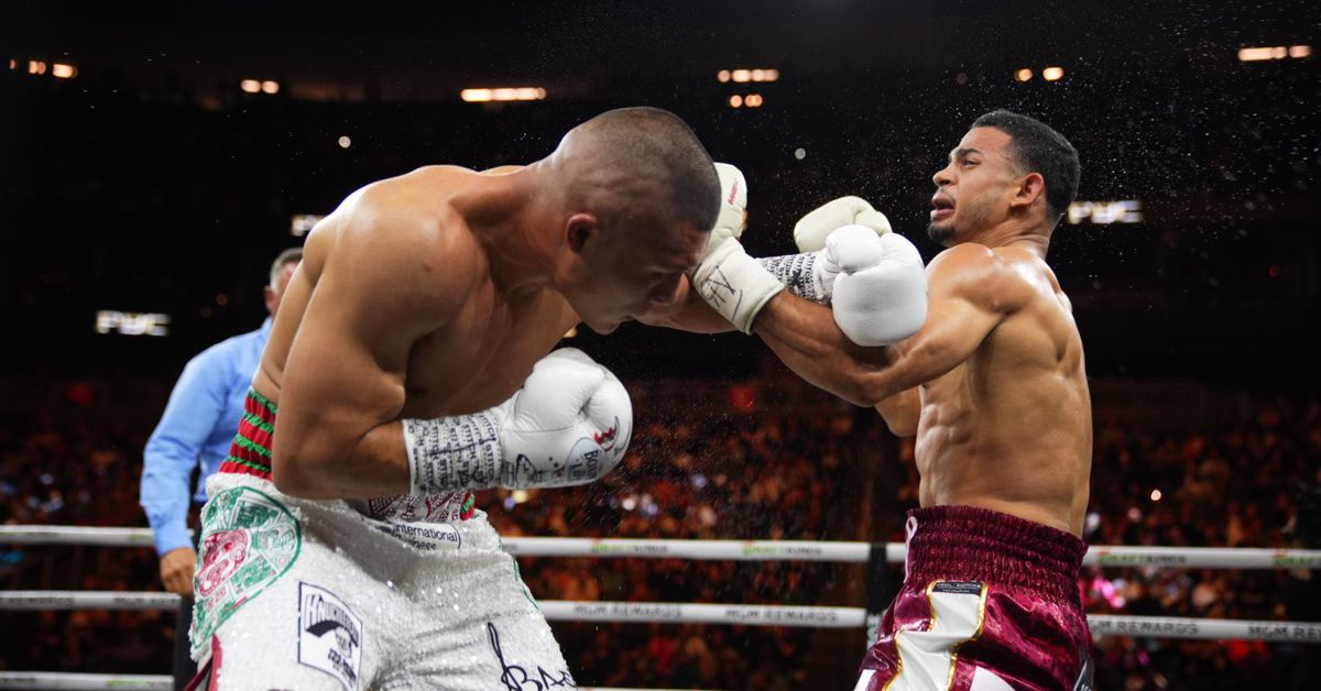 KNOCKOUT!  Isaac "Pitbull" Cruz destroys Rolly Romero and wins the WBA title