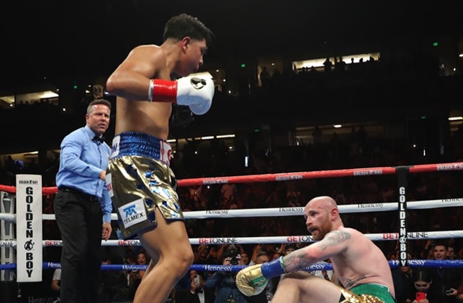 Kelly gave Munguia problems early on Photo Credit: Tom Hogan/Golden Boy