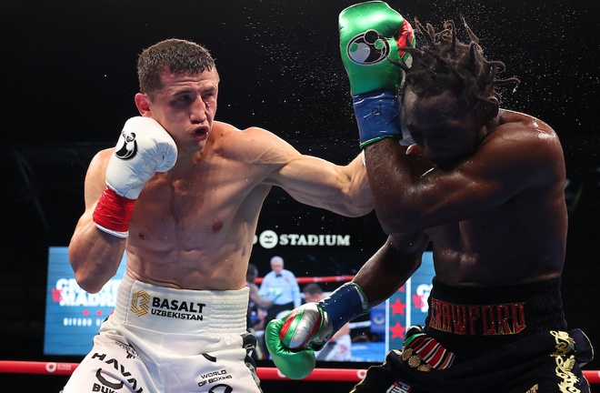 Crawford narrowly pipped Madrimov (Photo Credit: Mark Robinson Matchroom Boxing)