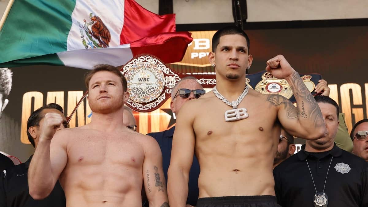 Canelo vs Berlanga pose