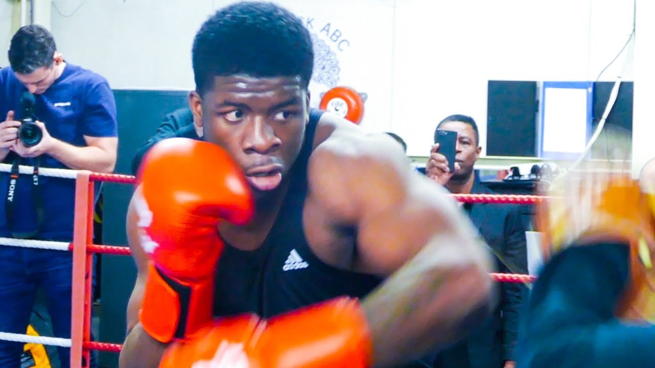 David Adeleye the 'other' young HEAVYWEIGHT MONSTER at the Peacock | Frank Warren boxing workout