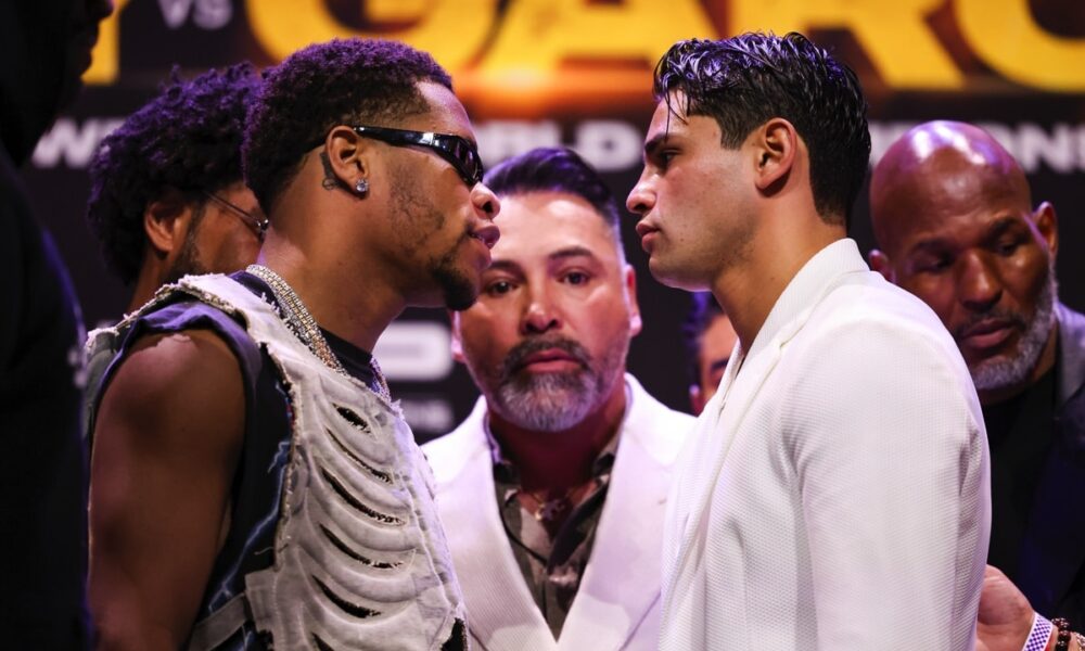 Image: De La Hoya Sees Devin Haney As Washed Up