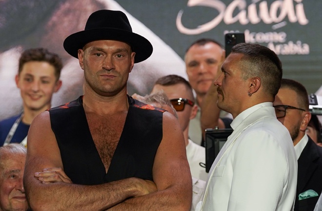 Fury and Usyk will square off again on December 21 Photo Credit: Stephen Dunkley/Queensberry Promotions