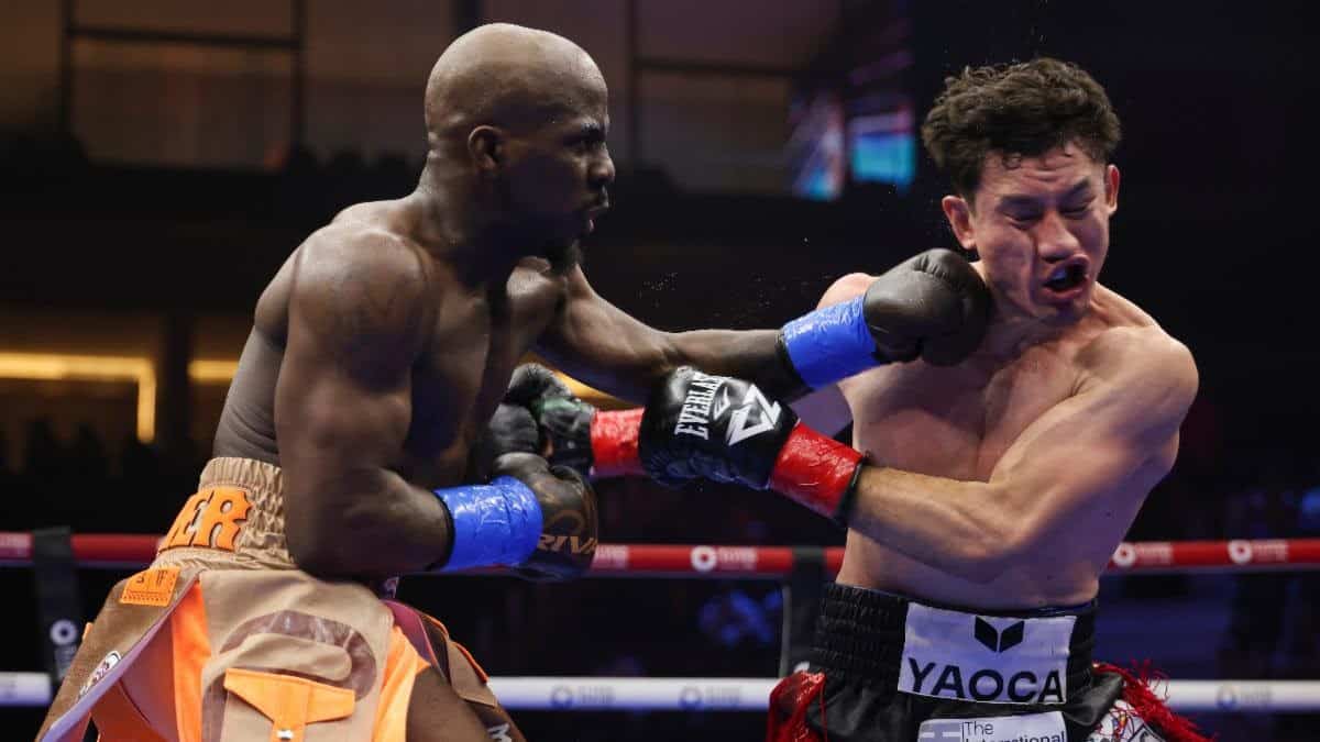 Tevin Farmer punches Zepeda