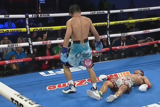 Angelo Leo knocks out Luis Alberto Lopez