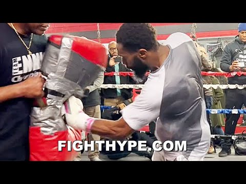 JARON ENNIS SHOWS SPENCE & CRAWFORD SWITCH-HITTING KO COMBOS; TEARS UP PAD WITH POWER IN BOTH HANDS