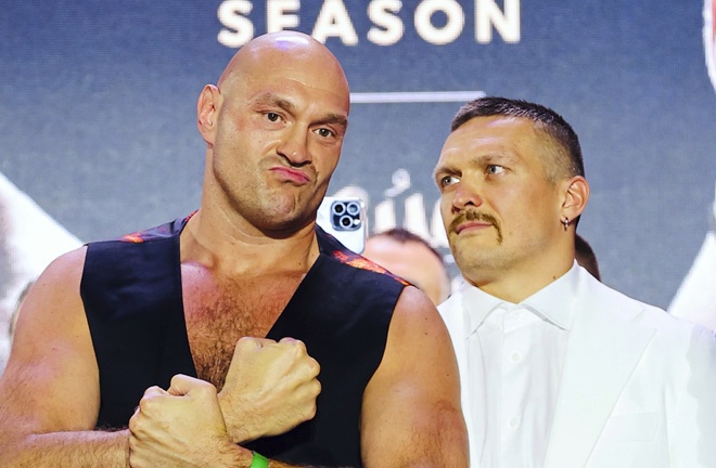 Fury and Usyk will square off again on December 21 Photo Credit: Stephen Dunkley/Queensberry Promotions