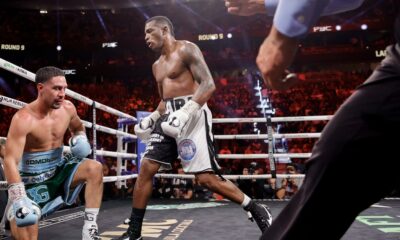 Erislandy Lara is dominated by Danny Garcia, he keeps the title of WBA by TKO