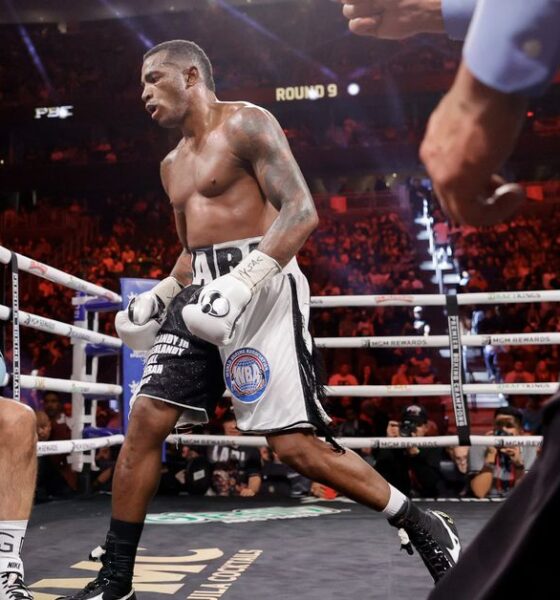 Erislandy Lara is dominated by Danny Garcia, he keeps the title of WBA by TKO