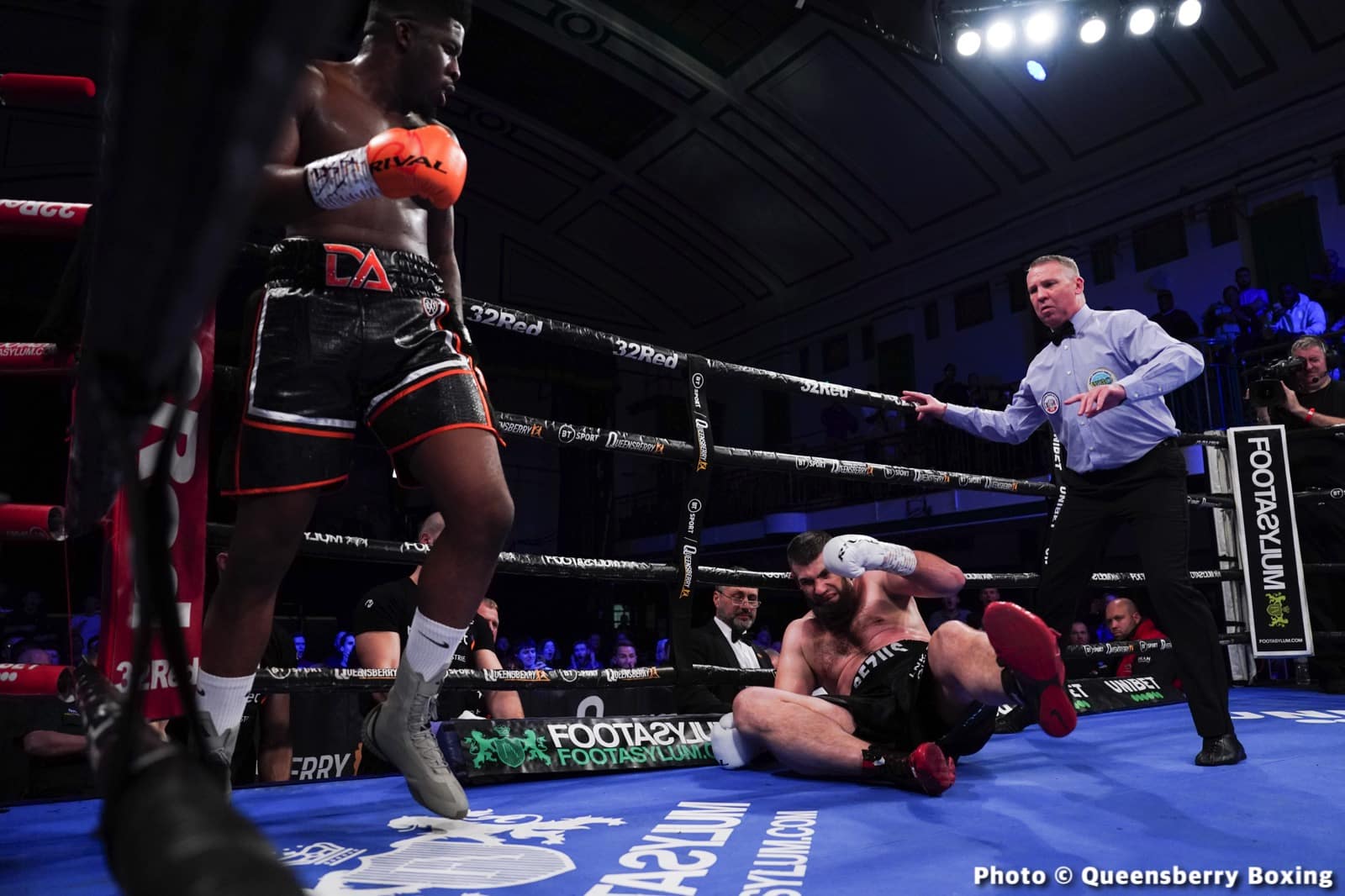 David Adeleye Stops Bezus at York Hall - Boxing Results