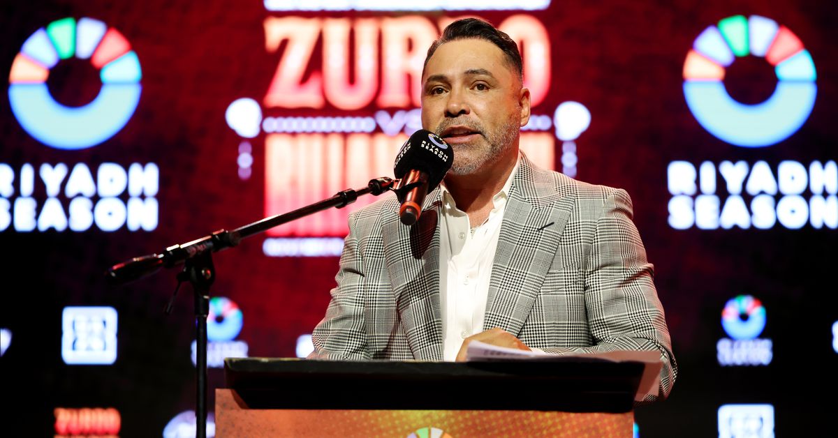 Oscar de la Hoya discusses Haney vs Garcia and a waiting trial