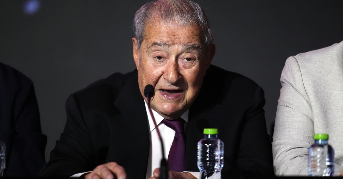 Bob Arum says that Terence Crawford has a real shot to beat Canelo Alvarez