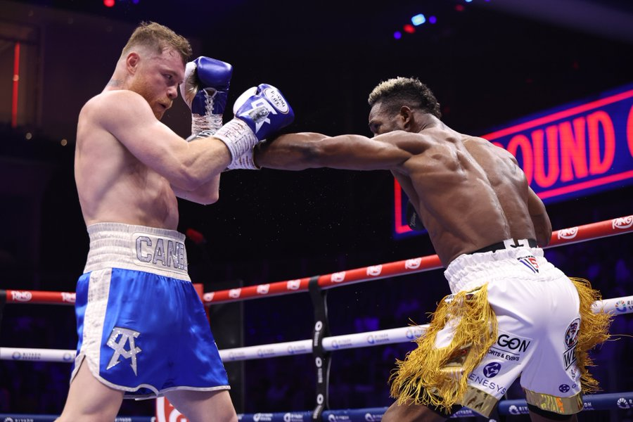 Canelo Alvarez Defeats An Overly Cautious William Scull