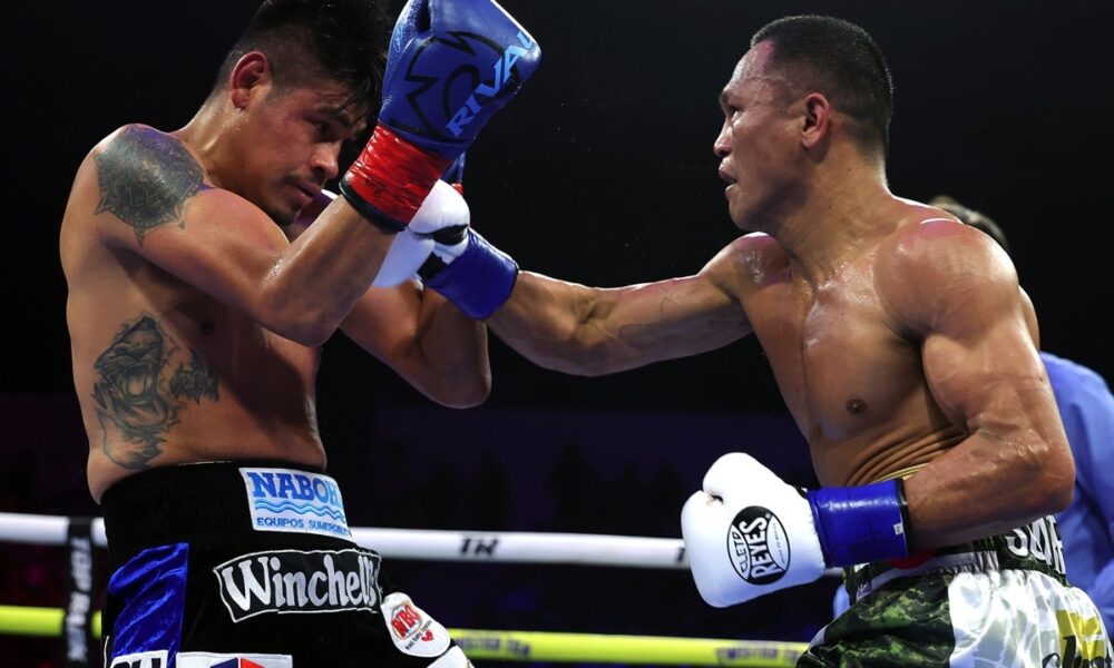 Image: Emanuel Navarrete Controversially Defeats Charly Suarez 
