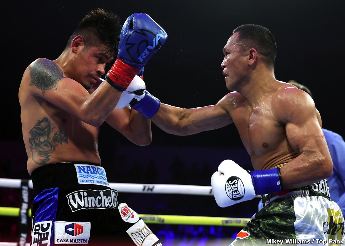 Image: Emanuel Navarrete Controversially Defeats Charly Suarez