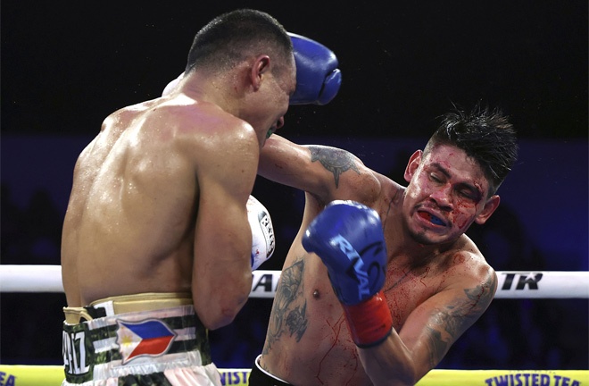 Navarrete suffered a brutal cut Photo Credit: Mikey Williams/Top Rank