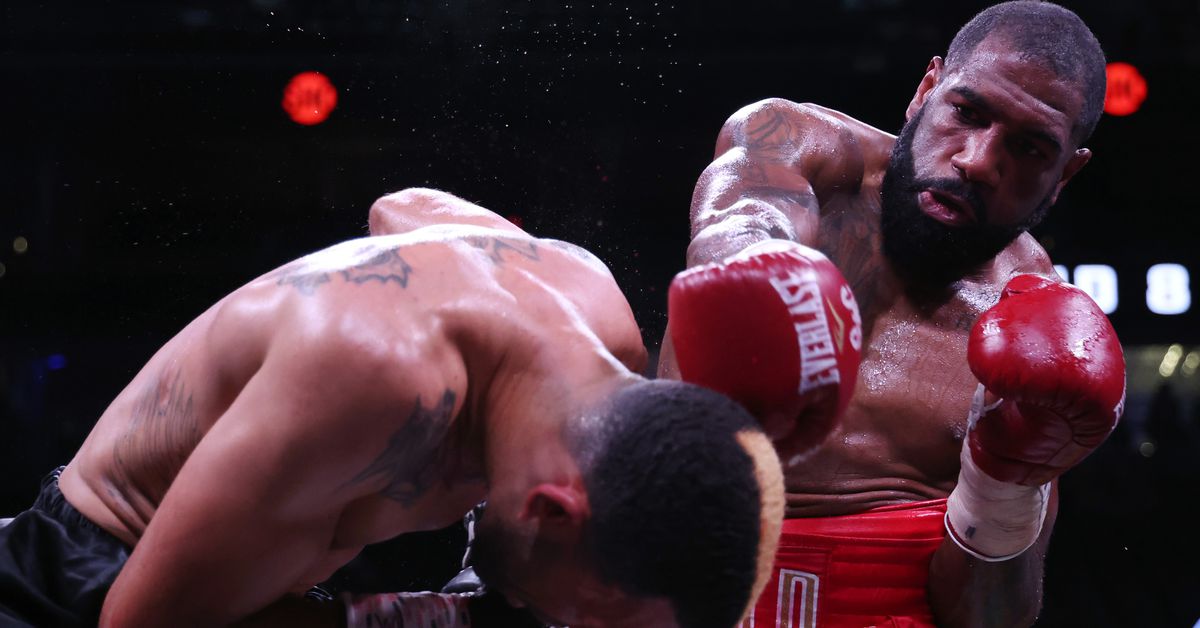 Steven Nelson does not want to lie down on Diego Pasteco