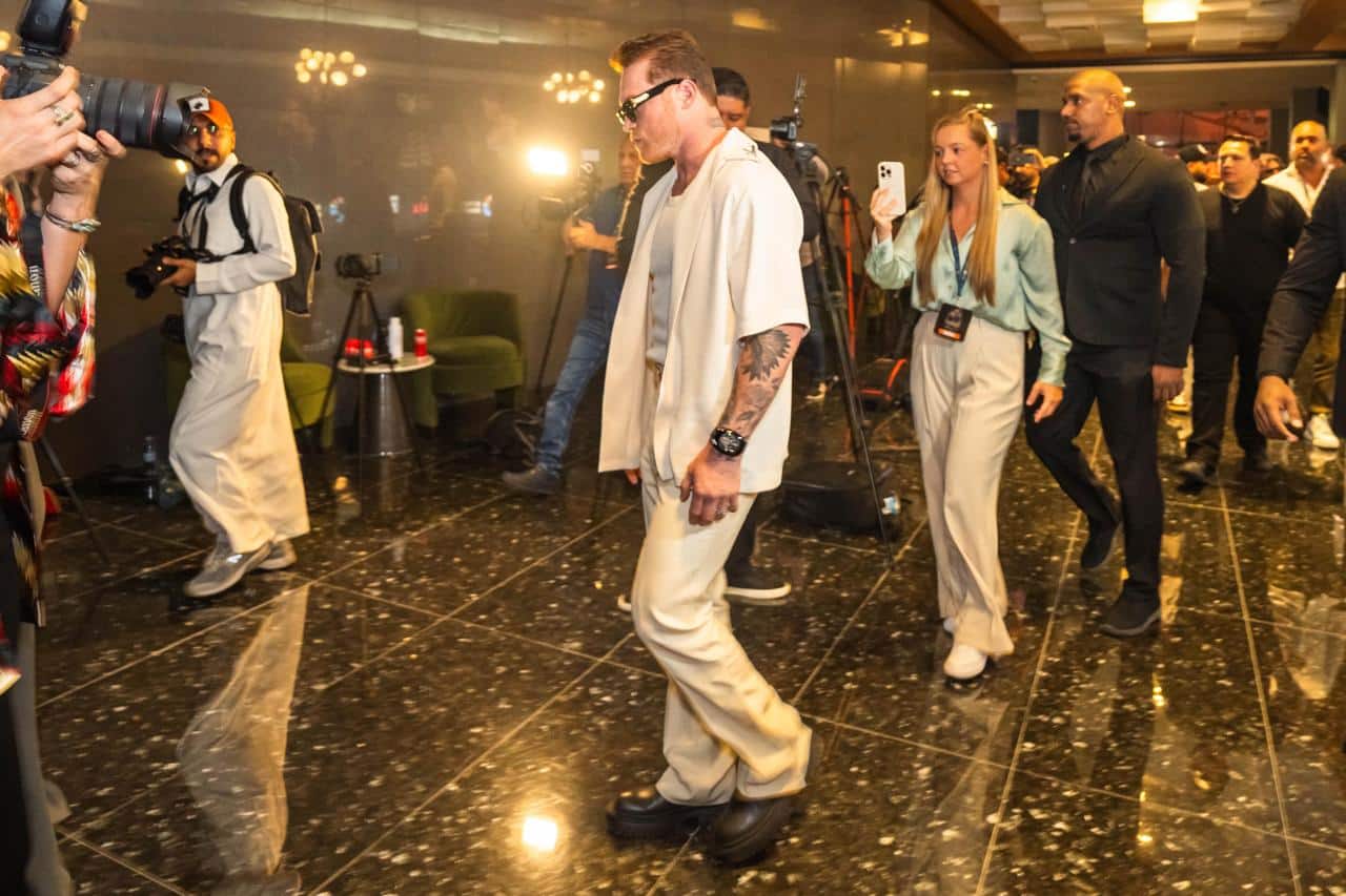 Image: Canelo Alvarez Fires Back at Terence Crawford: "He Needs to Do Something More Than Just Move" to Win