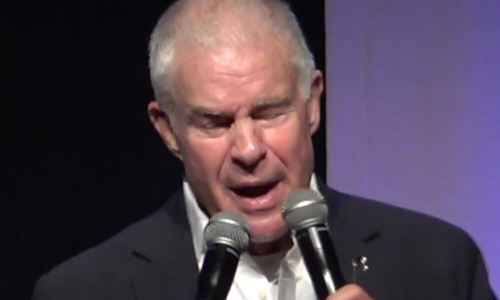 Jim Lampley BREAKS DOWN IN TEARS honoring Manny Pacquiao with EMOTIONAL SPEECH at Hall of Fame