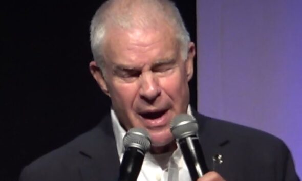 Jim Lampley BREAKS DOWN IN TEARS honoring Manny Pacquiao with EMOTIONAL SPEECH at Hall of Fame