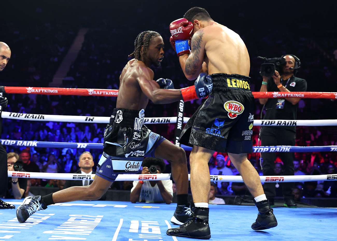 Image: Keyshawn Davis: Teofimo's Welterweight Fight Is a "Scared" Move to Get Away From Me