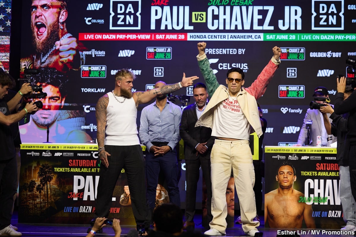 Image: Oscar De La Hoya Gives His Picks for Paul-Chavez Jr., Ramirez-Dorticos, and Schofield-Farmer This Saturday