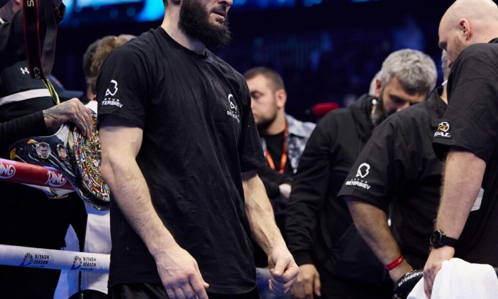 Image: Artur Beterbiev's Radical Transformation: Why His New Southpaw Stance Could Be the Key to Beating Dmitry Bivol