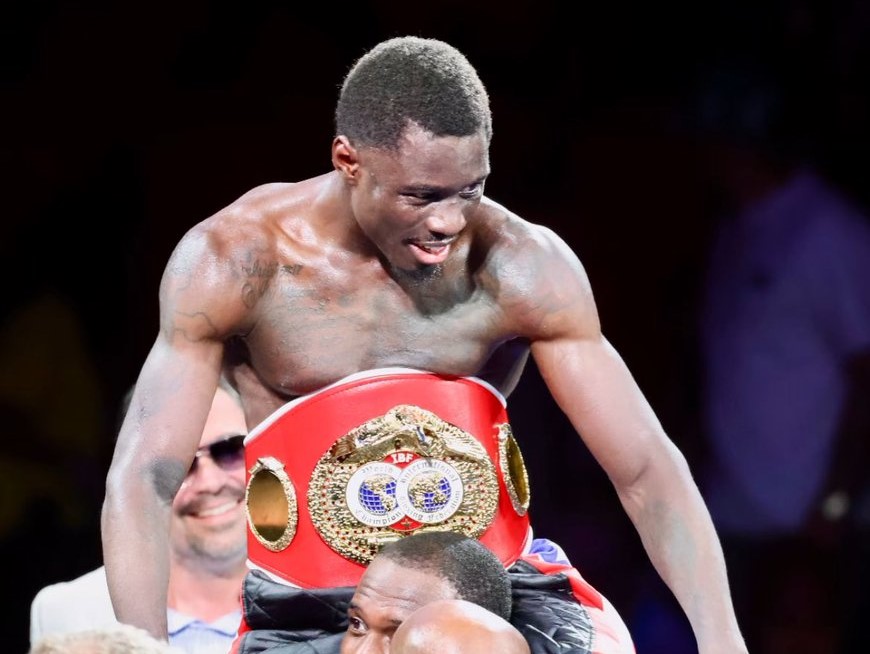 Richardson Hitchins Drops And Stops George Kambosos In Eight
