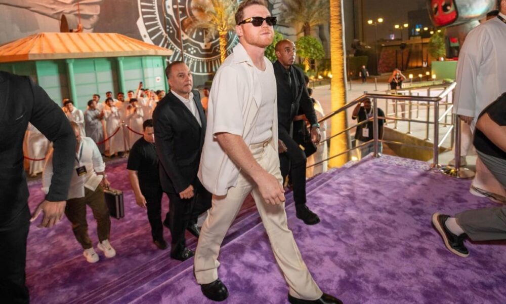 Image: Tim Bradley Warns Crawford: "Don't Get Hit by Canelo!"