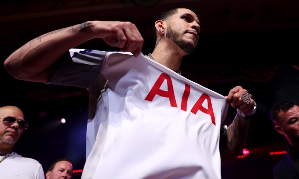 Image: Edgar Berlanga 167.6 vs. Hamzah Sheeraz 167.6 - Official DAZN Weights for Queens, NY