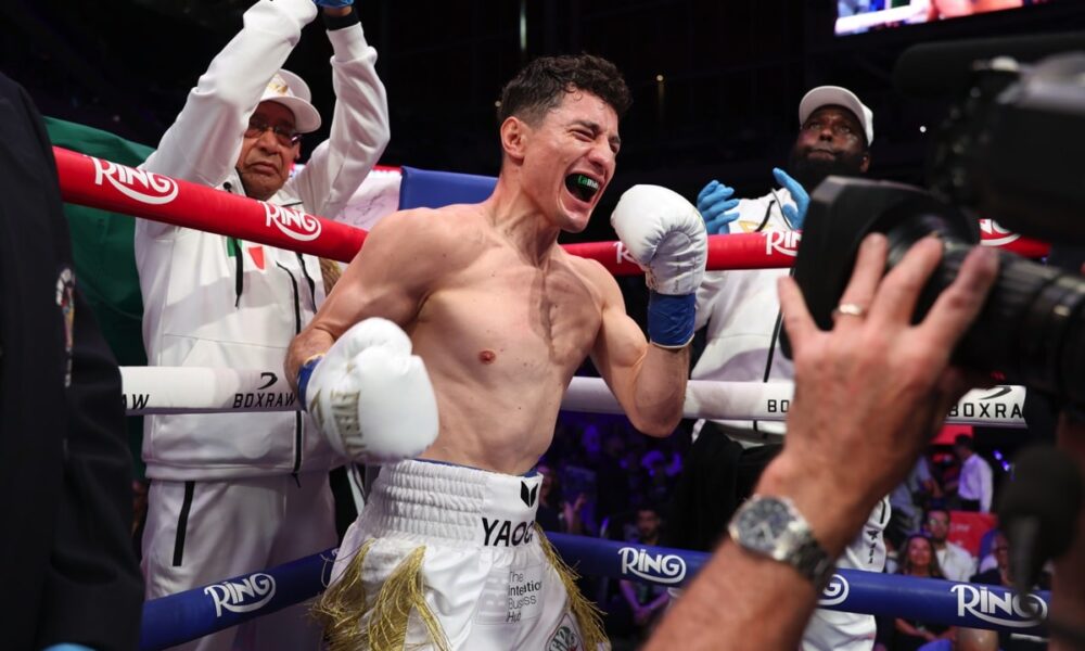 Image: Oscar De La Hoya on Zepeda's Loss to Stevenson: "Scores Were Off"