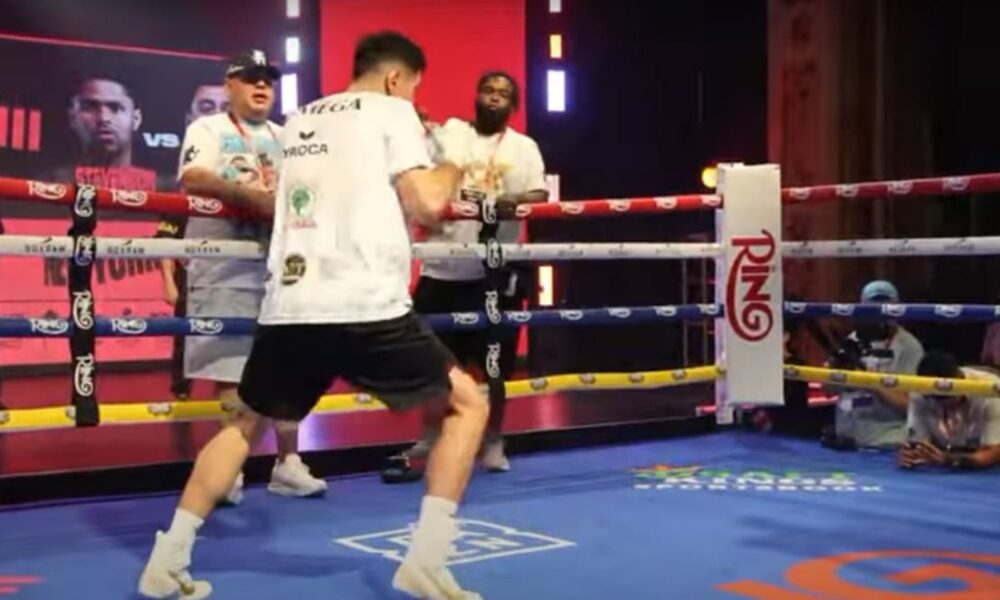 Image: Oscar De La Hoya Predicts Shakur Stevenson vs. William Zepeda Upset