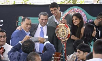 Fundora WBC Aztec belt