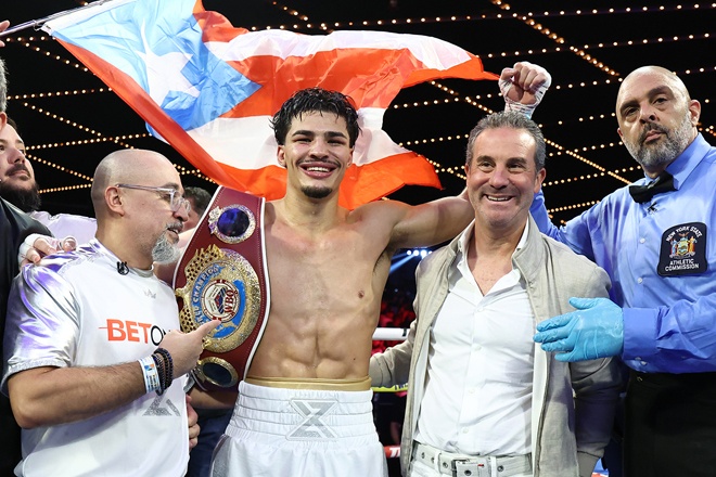 Zayas won his first world honors this saturday credit: Mikey Williams/Top Rank
