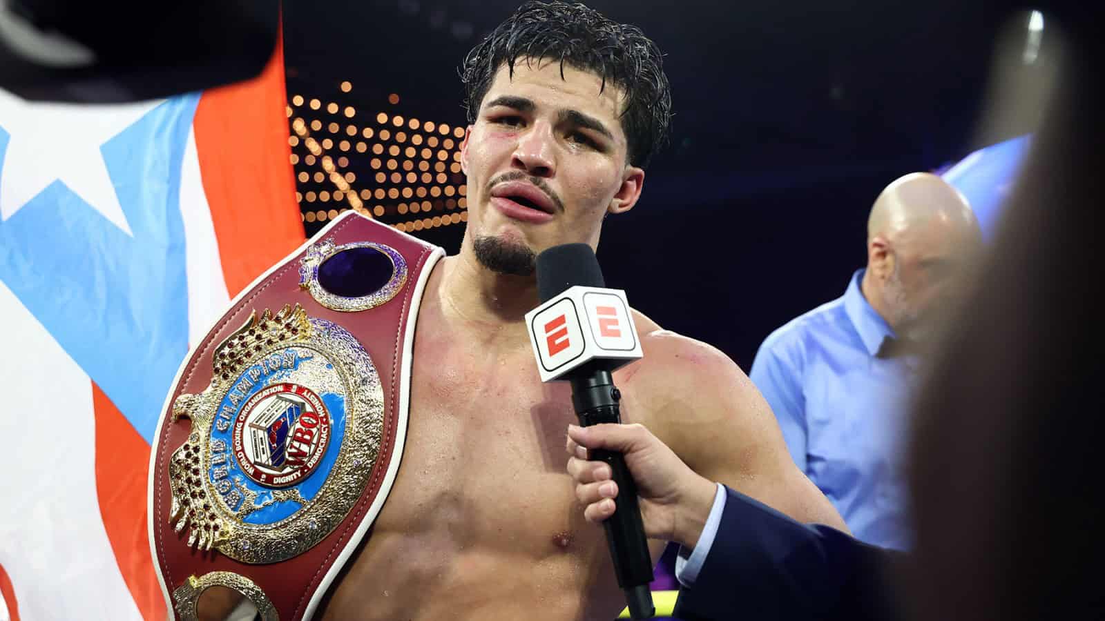 Xander Zayas wins WBO title