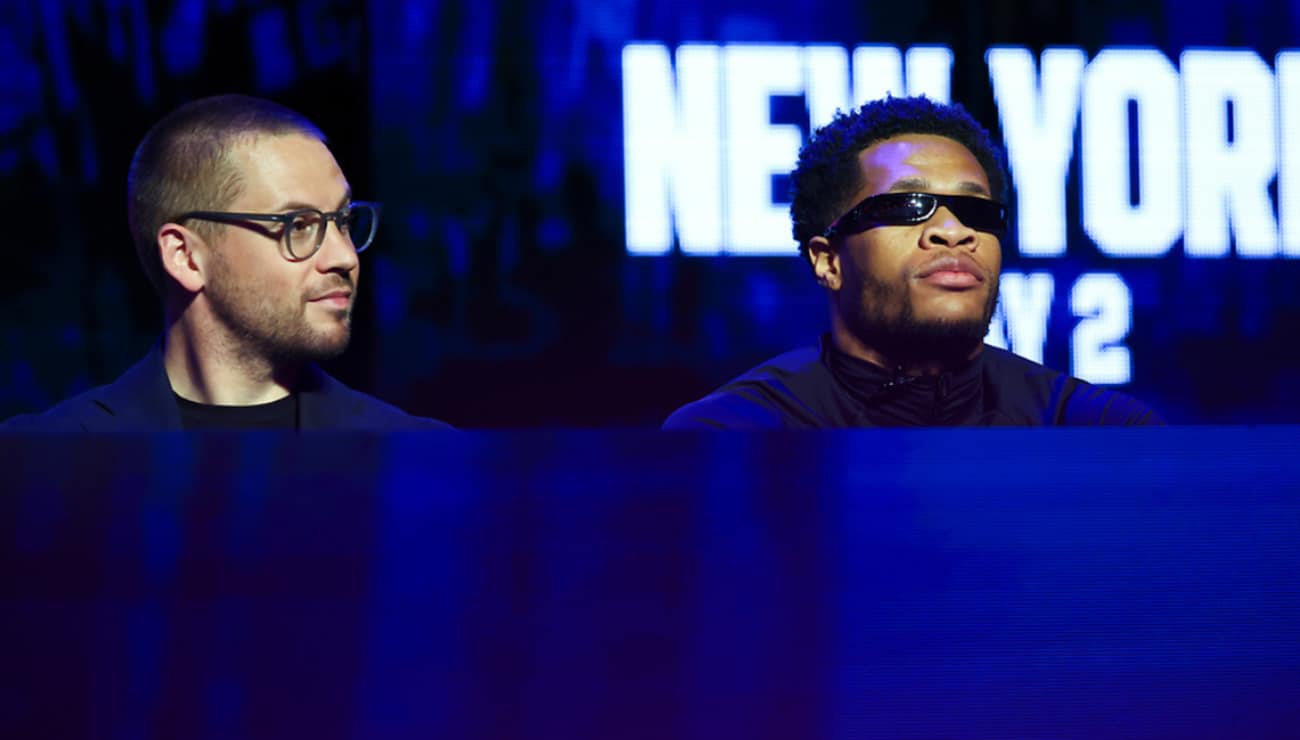 Image: Hearn's Warning: The Haney Family's Hunt for the Bag Puts His Undefeated Record in Danger Against Norman Jr.