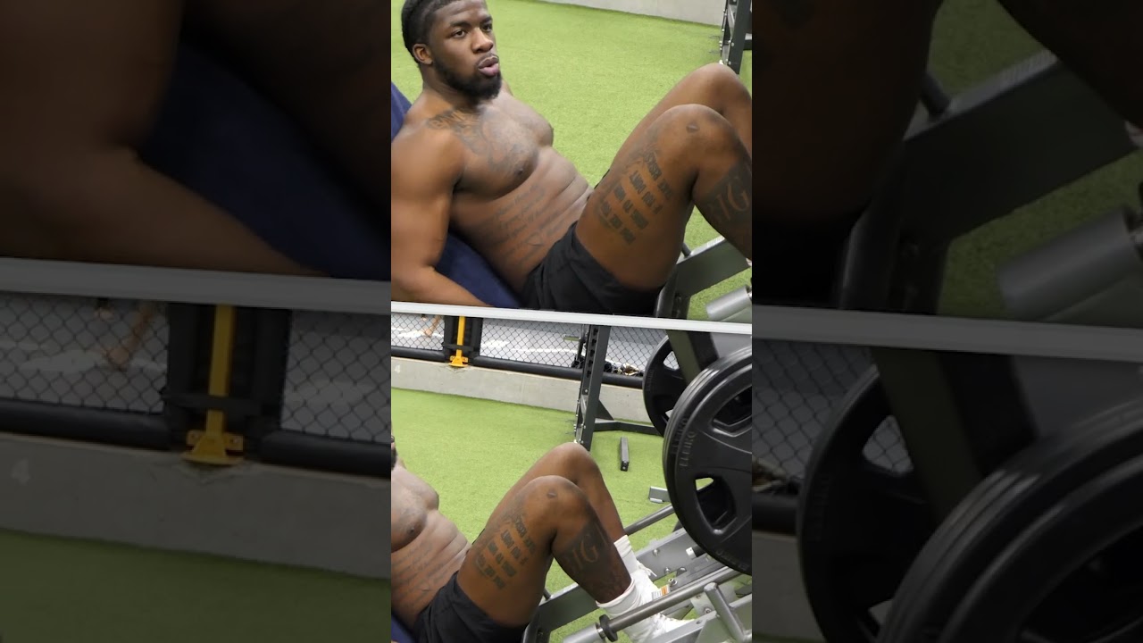 Heavyweight KO Artist LIFTS 450KG LEG PRESS w/EASE