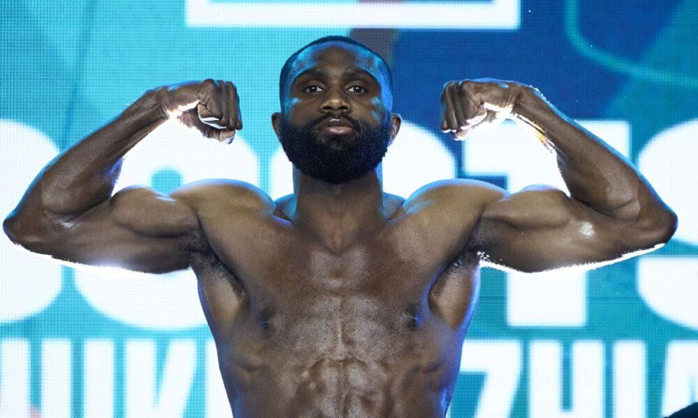 Jaron "Boots" Ennis warns Eimantas Stanionis so that he does not make any mistakes