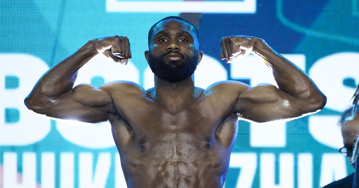 Jaron "Boots" Ennis warns Eimantas Stanionis so that he does not make any mistakes