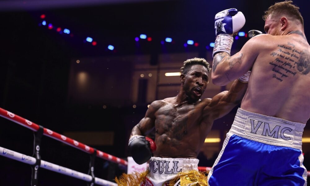 Image: William Scull Argues that Canelo's Natural Size and Strength Will Be Too Much for Crawford