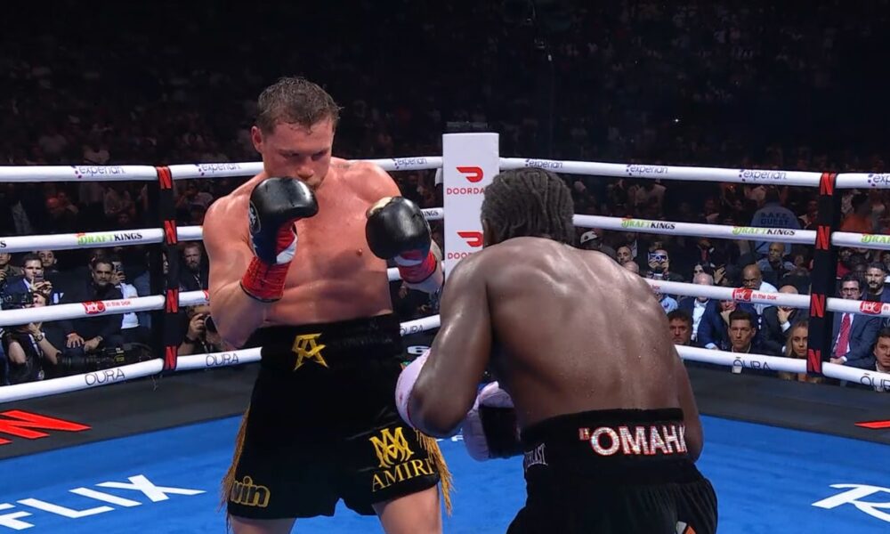 Image: Terence Crawford Claims 168-lb Undisputed Championship in Decisive Victory over Canelo Alvarez