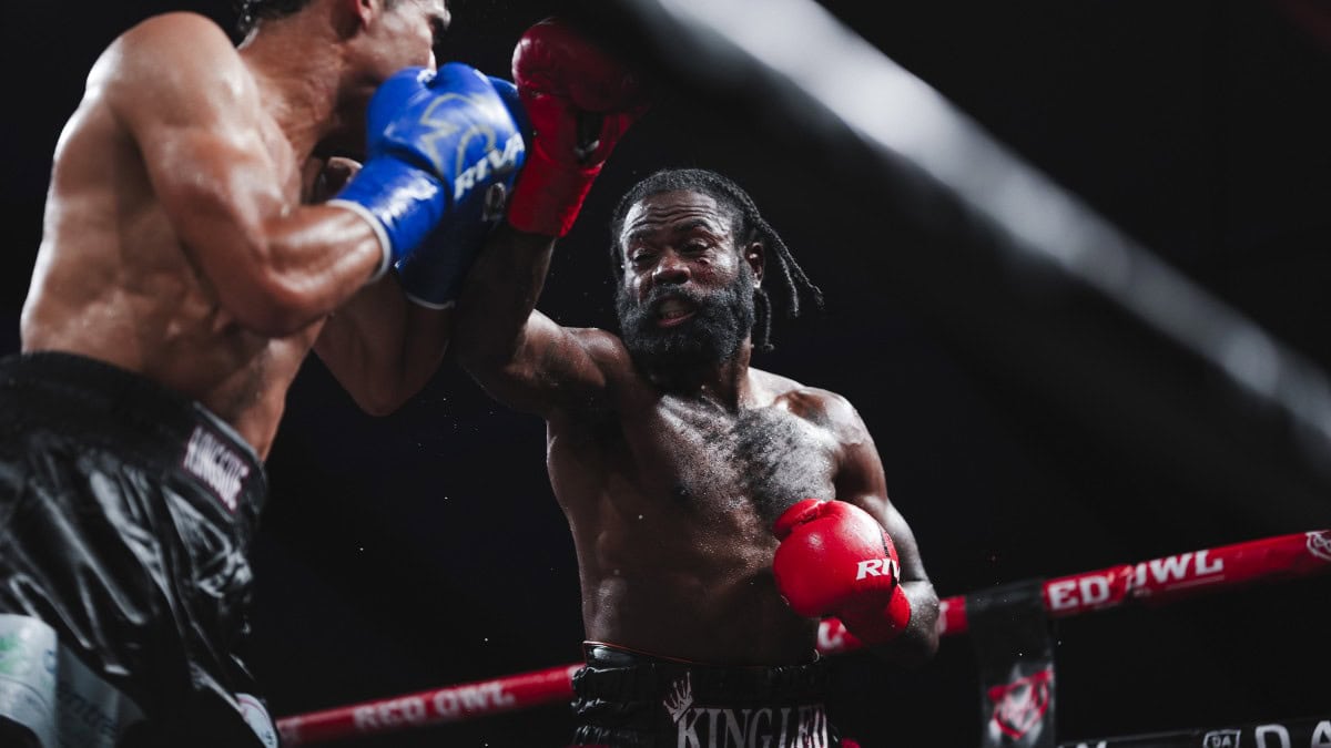 Deonte Brown moves to 17-0