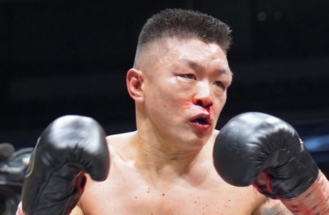 Khegai was bloody. Photo: Zanfer Boxing