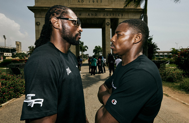 Richards and Azeez face-to-face ahead of Saturday's showdown. Photo: Mark Robinson/Matchroom Boxing