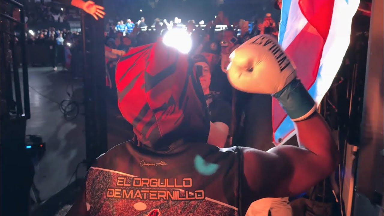 Subriel Matias RING WALK vs Dalton Smith — Puerto Rican Crowd ERUPTS