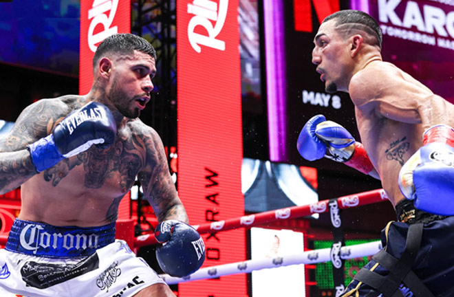 Lopez dominated Barboza. Photo: Geoffrey Knott/Matchroom Boxing